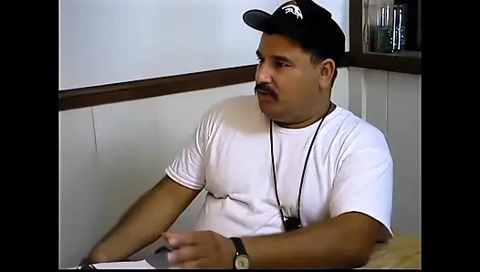 Горячая молодая мокрая киска для большого возбужденного члена