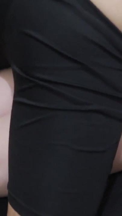 Massøren kunne ikke holde ud at se sin klient blive kneppet, som var for sexet og buttet, indonesisk porno. | Klip 1