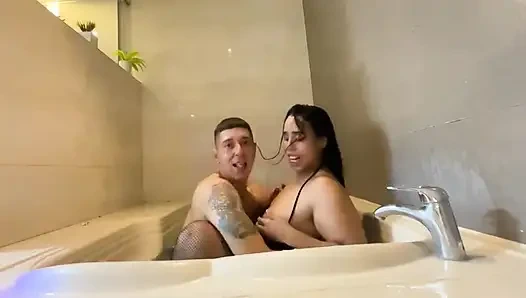 Real Homemade Video of Colombian Couple in the Bathtub
