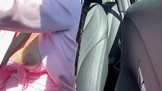 Artemisia Love ездит по кругу и показывает ее сочные сиськи