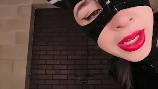 VRCosplayx Kylie Rocket в качестве женщина-кошка проведет вас через тайну сексуального удовольствия, часть 1