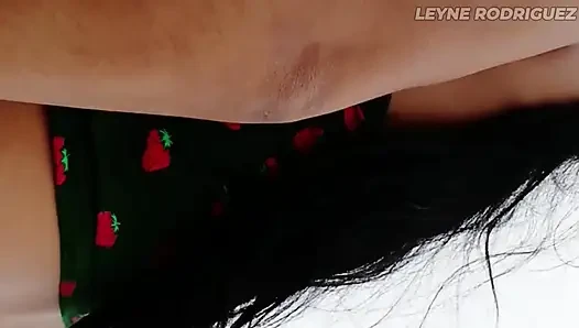 Kepergok lagi ngangkang di luar ruangan! Kompilasi video amatir cewek mungil latina lagi asik di depan umum