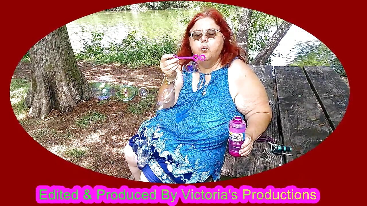 Spring Time I Love to Blow Bubbles in the Park for You!