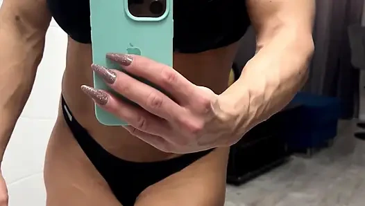 Shredded mommy can pose clothed or not