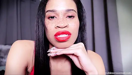 Целуй мою задницу сисси, чернокожая женская доминантная божественная женственная богиня Rosie Reed сисси тренируется с поклонением к поцелуям задницы