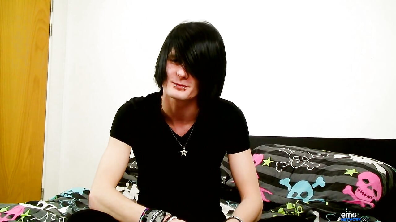 Dutch Emo Boy Aiden Jacks His Tasty Dick!