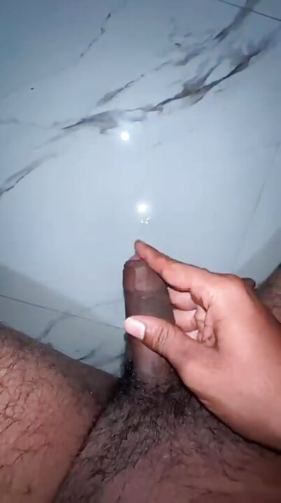 אכילת זרע עצמית ושתיית פיפי