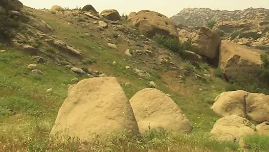 Удивительную чернокожую крошку выебали на улице