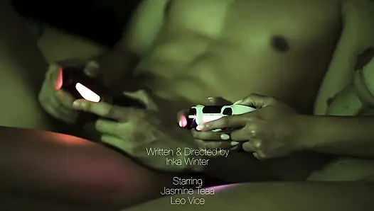 Jasmine Teaa и Leo Vice занимаются страстным сексом после игры в видеоигры - игра на - ForPlay Films