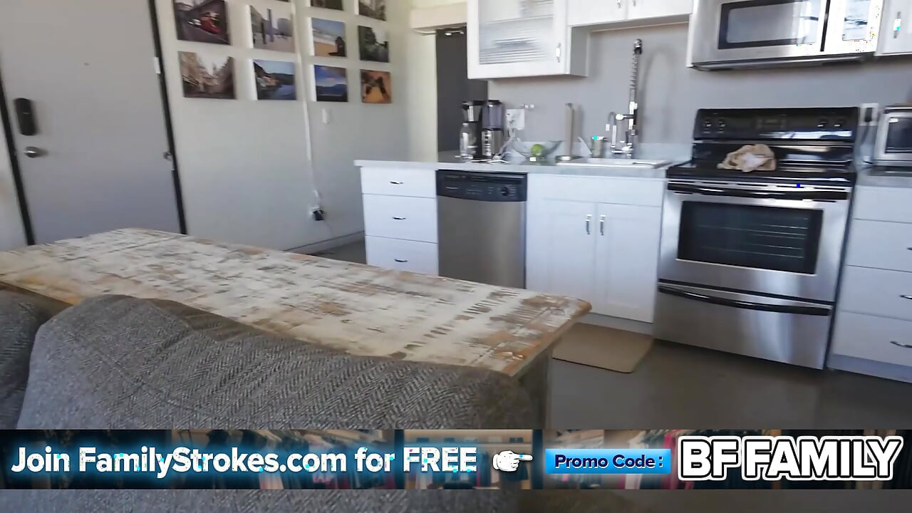 Seks threesome terlarang adik tiri: kontol abang tiri mereka lebih enak kalau berbagi kontol