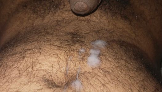 Une grosse bite indienne s'exhibe après le sexe