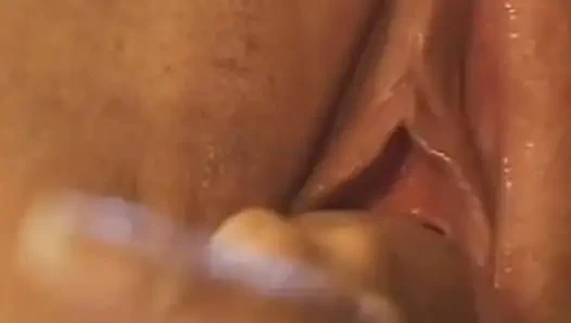 Муж наблюдает, как жену