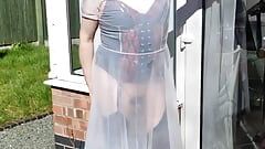 Super gostosa crossdresser em vestido de pvc transparente e lingerie