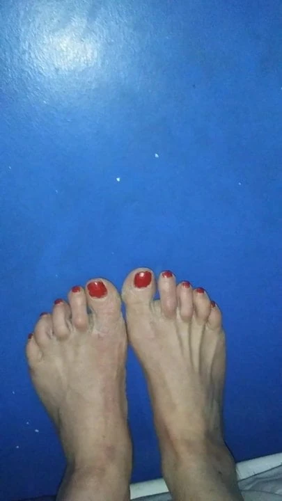 Feminine toes