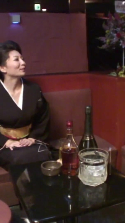 Emotional moment from "Asiatische Geschaeftsfrau wuerde gerne eine Geisha sein"