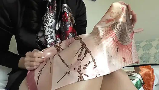 Saat hari paskah, kamu bisa ejakulasi di syal satinku, lady victoria valente