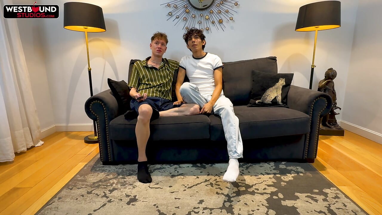 Mateo Twink chevauche et suce la bite bien dure de Felipe Felipe FELIPENA