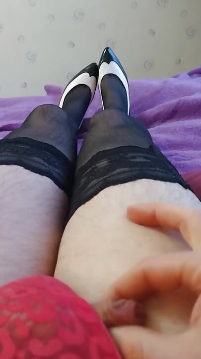 Kontgeplugde tiny-cliity voorvocht & sissygasme