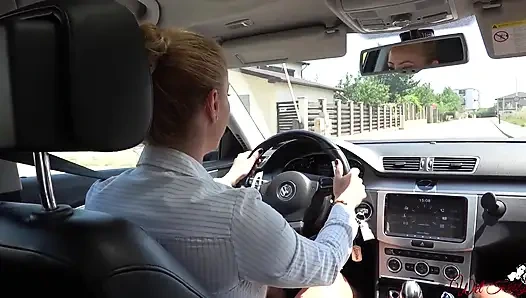 Водитель Uber сосет и трахает костюмера