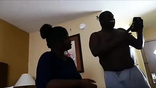 Равноаумные лакомства делают анал