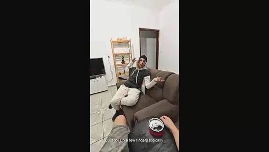 Lezbiyen komşu yarağa ilk kez düştü.