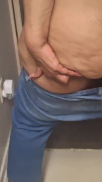 BIG BOOTY ANAL QUEEN SHAKING HER PHAT ASS AT HOME | Clip 1