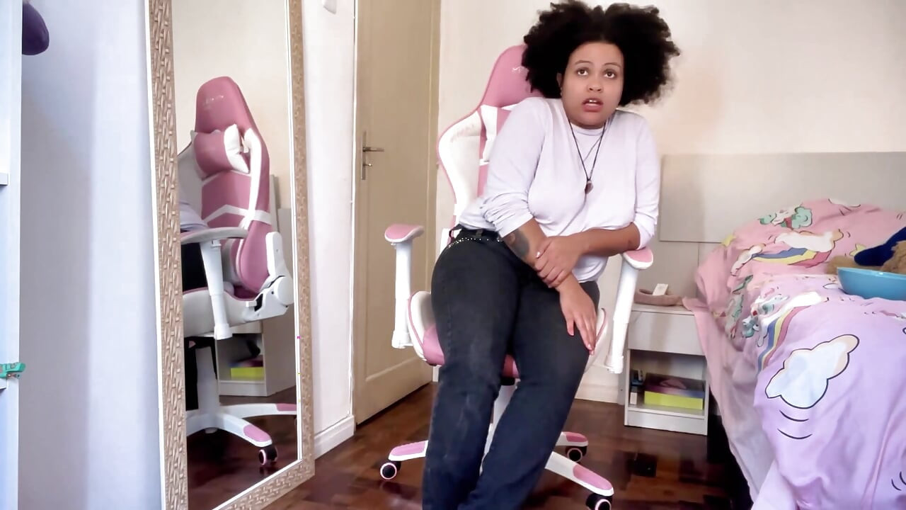 BBW Eating and P Farting While BF Is Watching and Annoying