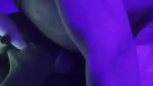 Sexy blondine spielt dirty nach feierabend an derlib