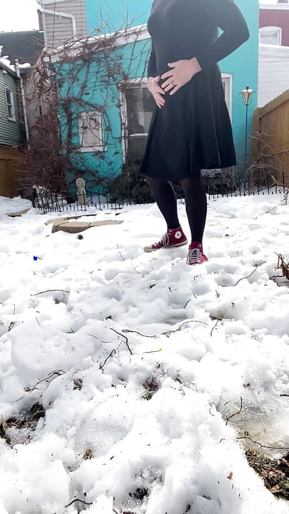 קרוסדרסר משתין בשלג