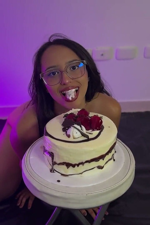 I Made a Mess of My Pussy with My Birthday Cake