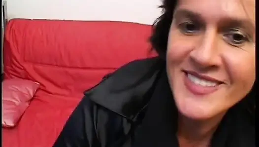 Brünette sekretärin, milf wird in pov geknallt