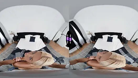 Azgın sarışın dizüstü bilgisayarını düzelttikten sonra yarağına biniyor - tmwvrnet