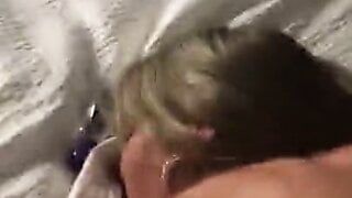 Une mamie mature grise se fait baiser par derrière