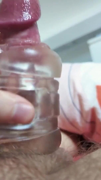 Французский мужик трахает задницу твоей маленькой шлюхи, как только ты просыпаешься! | Клип 1