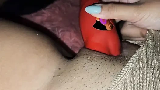 Powerful toy that eats, my pussy, it reached heaven and gives me an orgasm