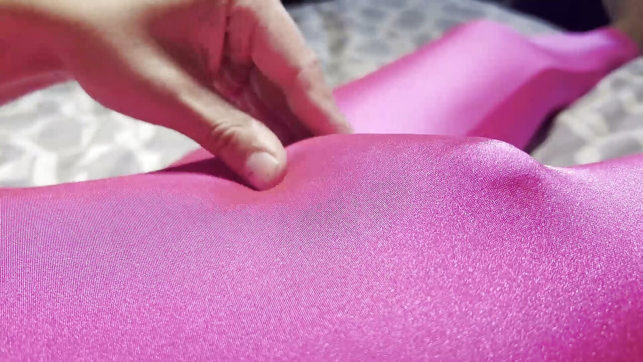 Nike pro girl in Pink cum in leggings