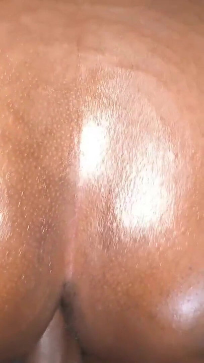 หีแน่นๆ ของแม่เลี้ยงถูกทําเครื่องหมายไว้ | คลิป 2