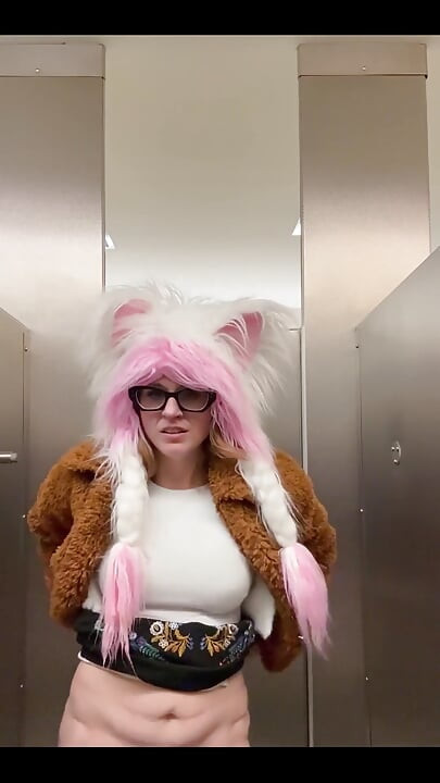 Am flughafen wird man sich für ein bisschen analtraining vorbereiten