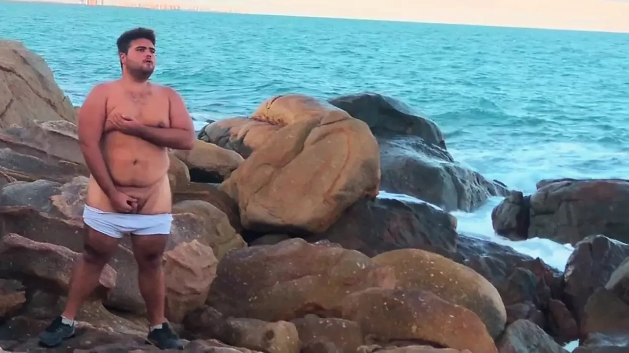 gay amateur chubby gay goes to the beach to masturbate and show off his ass
