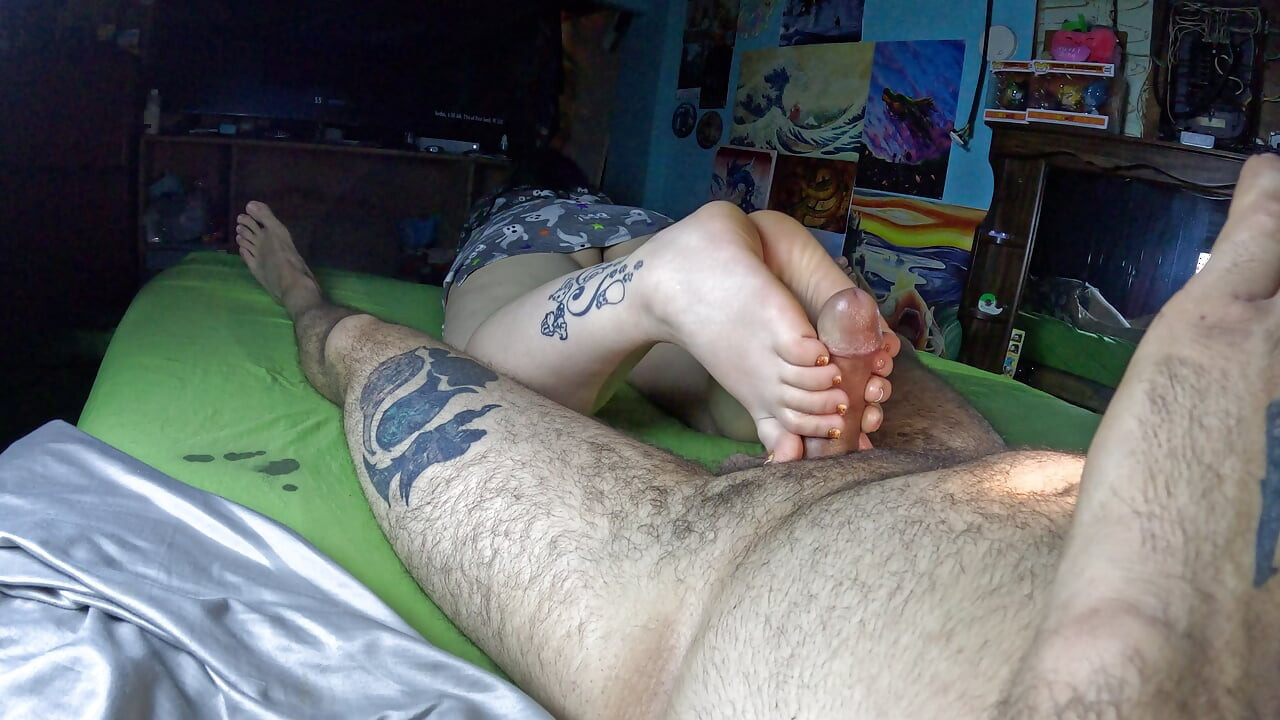 Kaki kaki kaki bunga oranye berlumuran air mani