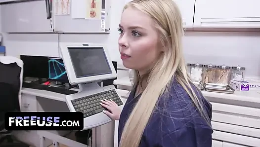 Dicke MILf haley spades & missa mars werden von perv doktor auf eine spezielle behandlung gefickt