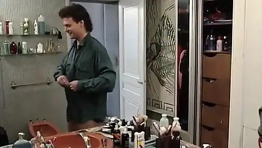 Kasık saçlı sarı banyoda ısırıyordu