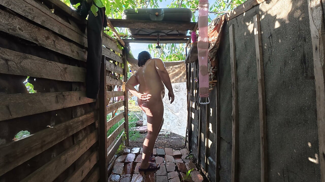 4K Chubby Girl Soaps Big Wet Tits Beside His Huge Cock in Outdoor Shower