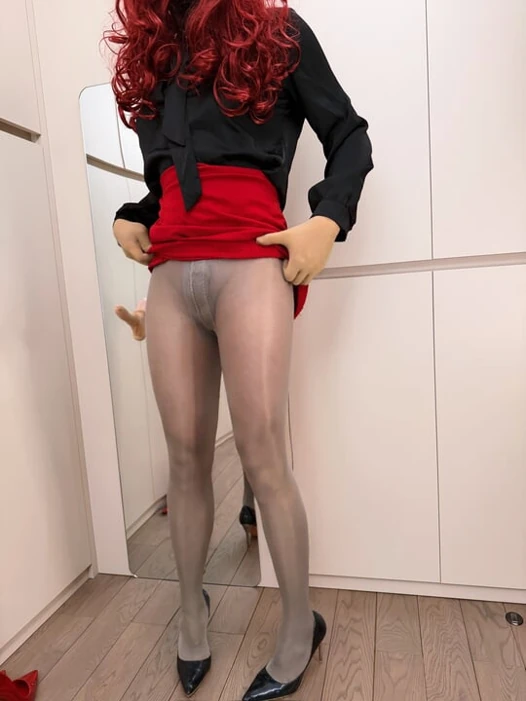 Sissy secretary is fucked by a dildo machine and can't get enough in pantyhose