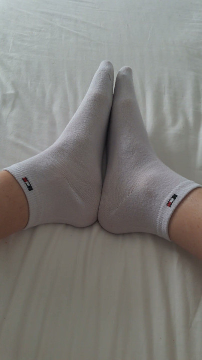 Put your meat stick between my feet
