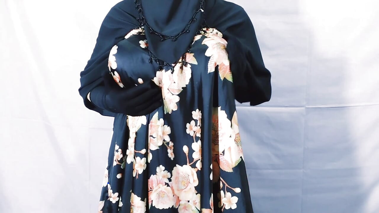 Muslimanska hidžab prekrasna kućanica jebe se sa susjedom - uz jasan hindi zvuk