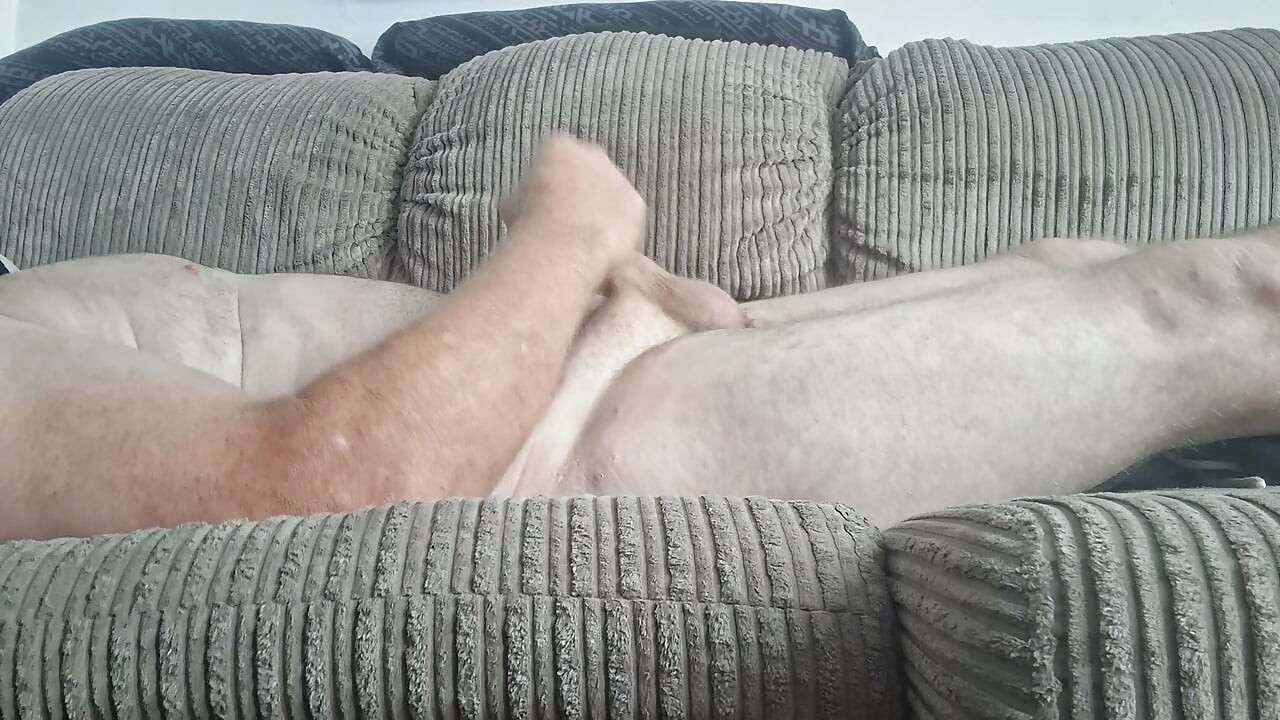 Shaven anal cumshota