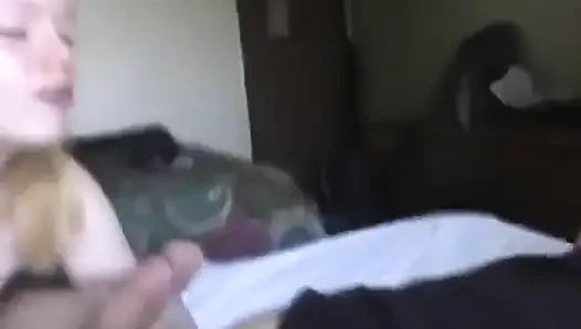Rekaman seks pertama Abbey