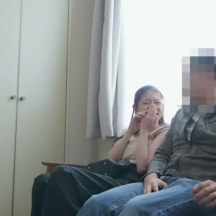 Nieśmiała G Cup żona z grubym krzakiem. Kiedy tylko zacznie upał szybko robi się dziki!