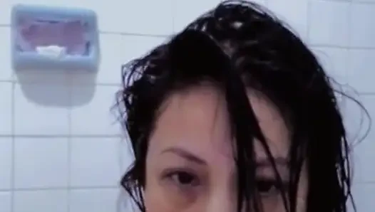 Lagi asik main sama dulceivanka di kamar mandi